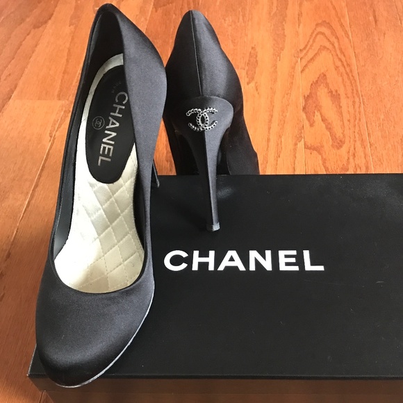 CHANEL Shoes - CHANEL black satin classic heels